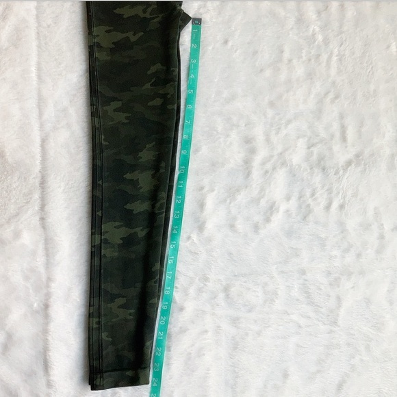 Like New SPANX Look At Me Now Seamless Leggings - Picture 4 of 6